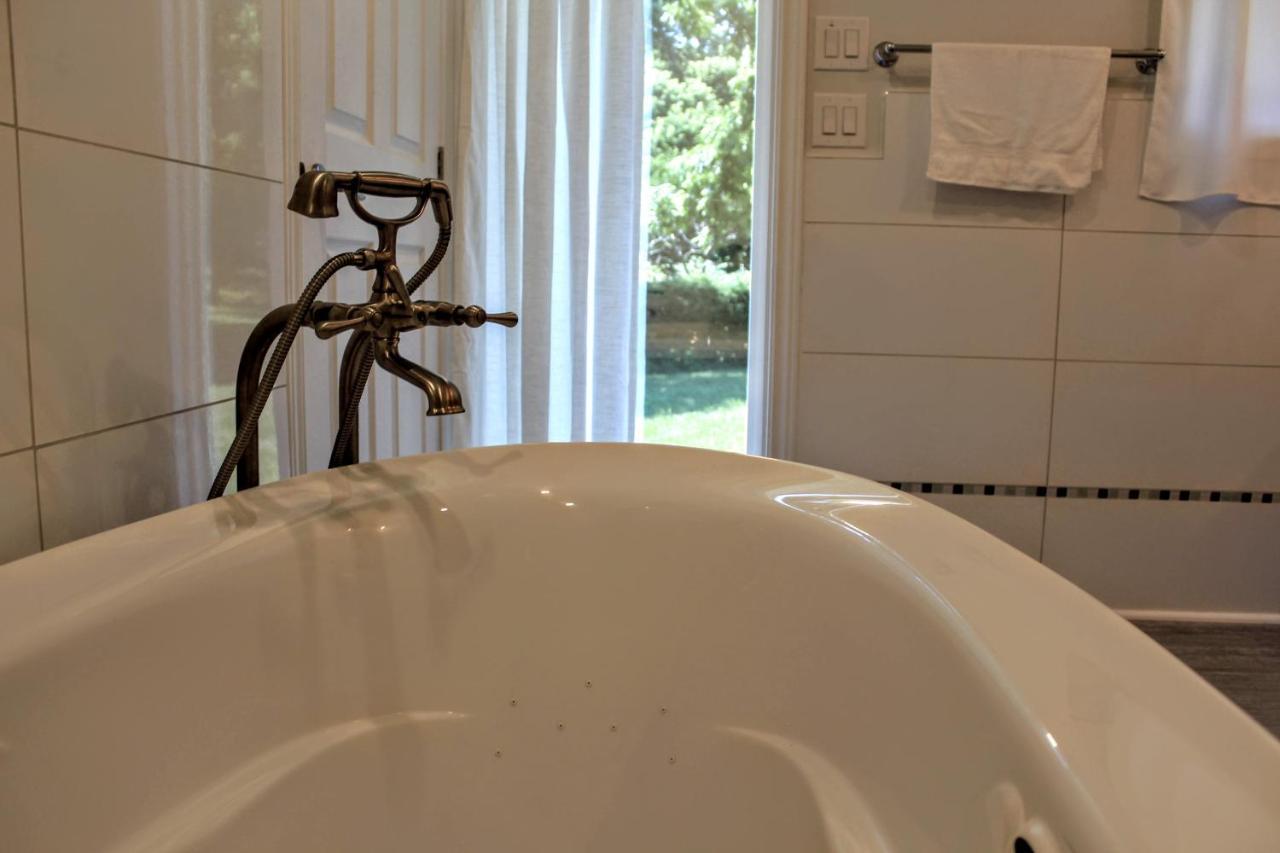 Coastal Suite #1 Cozy Suite #2 - Seacliff Beach Suites Leamington Exteriör bild