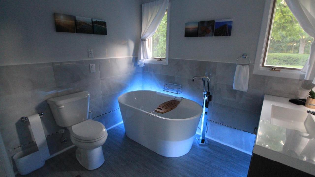 Coastal Suite #1 Cozy Suite #2 - Seacliff Beach Suites Leamington Exteriör bild