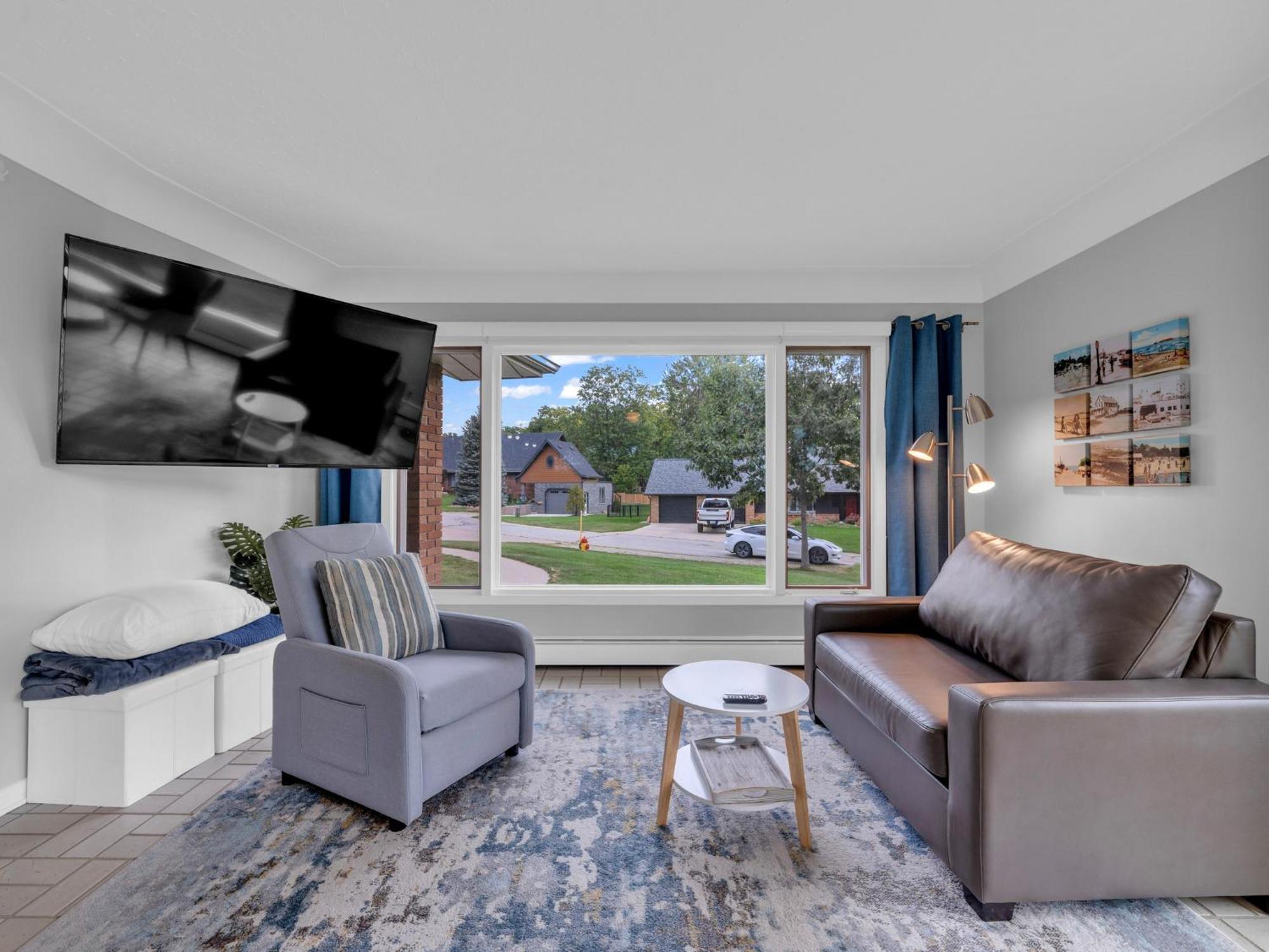 Coastal Suite #1 Cozy Suite #2 - Seacliff Beach Suites Leamington Exteriör bild